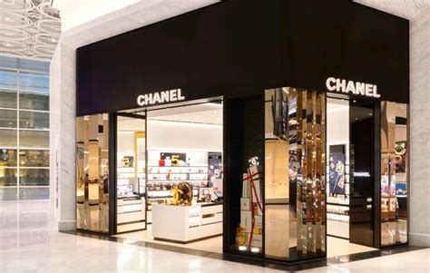 CHANEL AEROPORT CHARLES DE GAULLE T2E Porte L